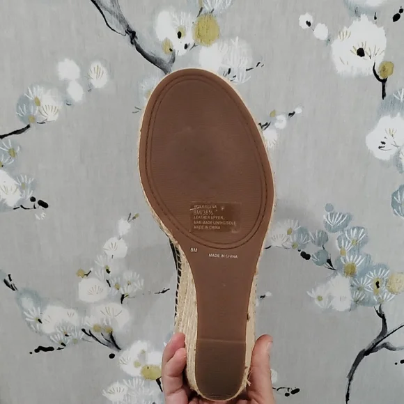 Vince Camuto Perforated Leather Wedges Size 8 - Picture 4 of 5